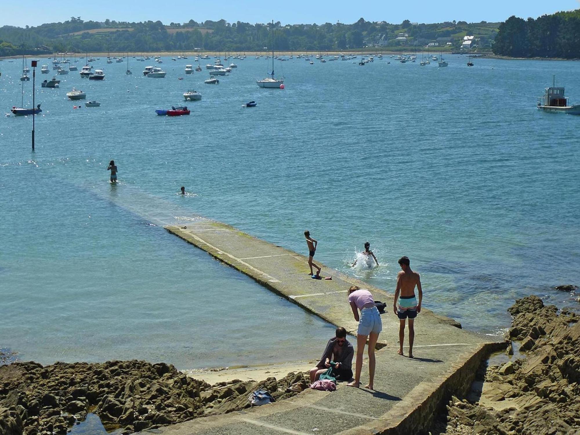 Pretty Breton Holiday Home In A Top Location Plougasnou Exterior foto